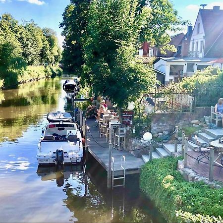 Gaestehaus Kajuete Direkt Am Wasser Friedrichstadt Extérieur photo