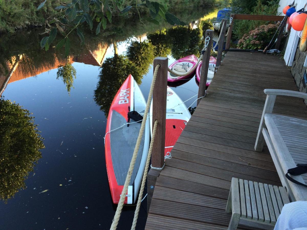 Gaestehaus Kajuete Direkt Am Wasser Friedrichstadt Extérieur photo