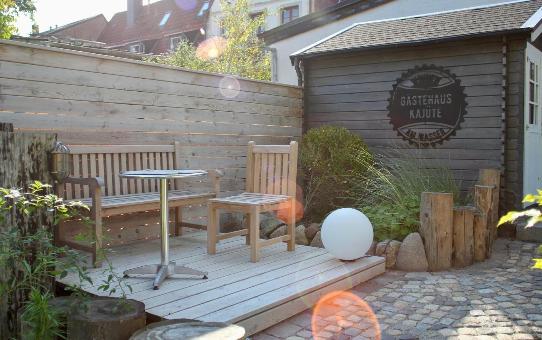 Gaestehaus Kajuete Direkt Am Wasser Friedrichstadt Extérieur photo