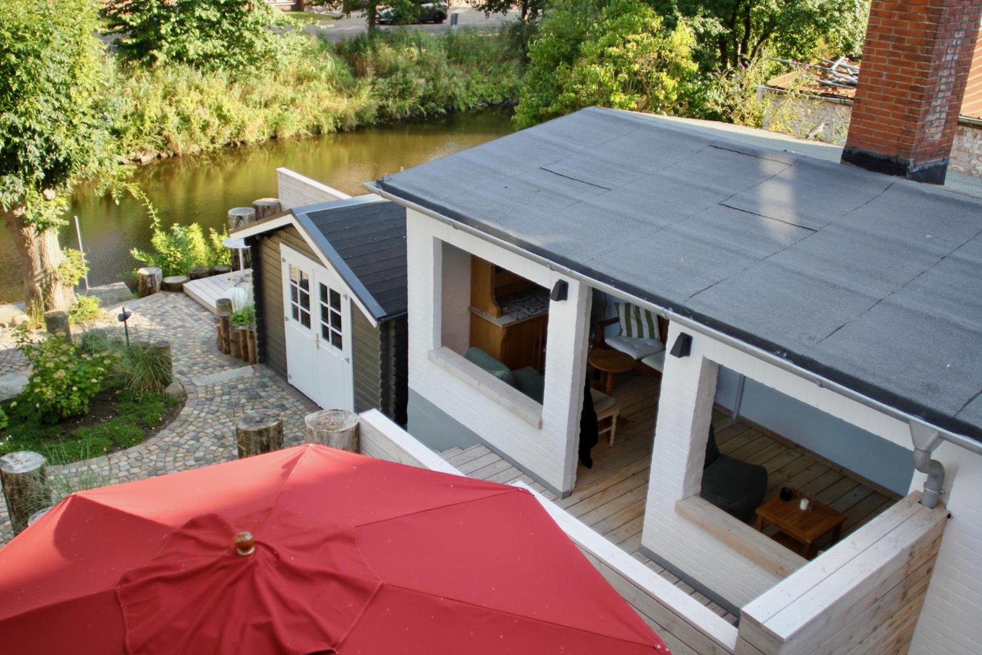 Gaestehaus Kajuete Direkt Am Wasser Friedrichstadt Extérieur photo